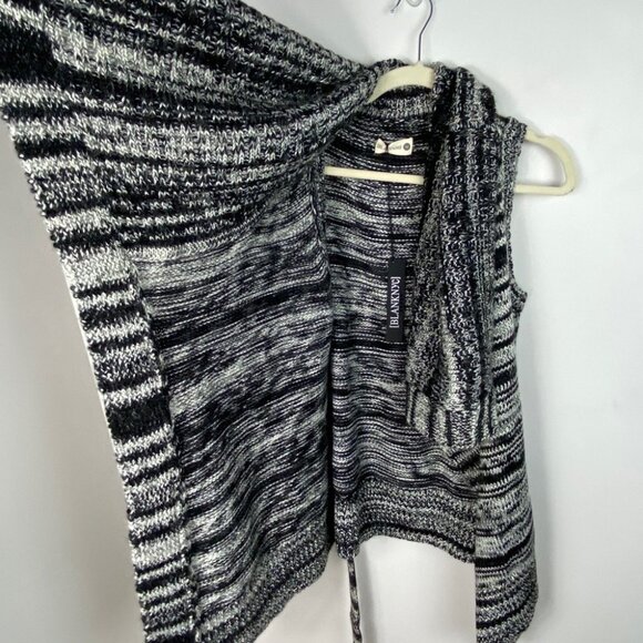 Nwt BlankNYC Sweater Vest Flying Monkey Cowl Neck Knit Size Medium Grey Shawl - Picture 11 of 12
